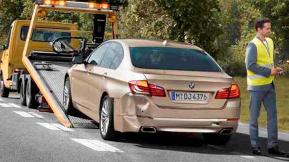 Holowanie samochodu Klienta BMW przez serwis Dealera BMW odbywa się przy wykorzystaniu specjalistycznych sprzętów.